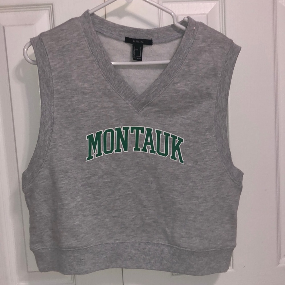 Forever 21 graphic crop top gray